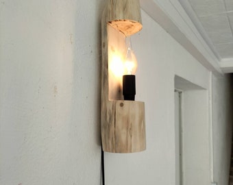 Lampada da comodino in legno naturale, lampada contemporanea, lampada artigianale, paralume in legno, paralume fatto a mano