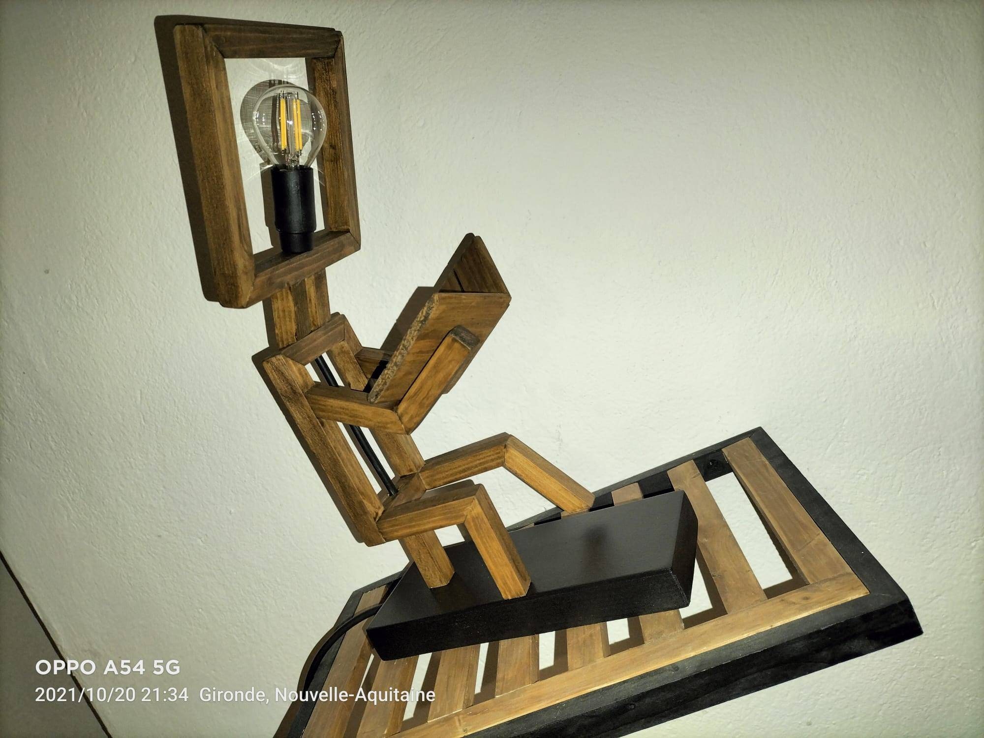 Lampe de Bureau Petit Bonhomme en Bois, Lampe Table à Poser Pieds, Chevet, Contemporaine