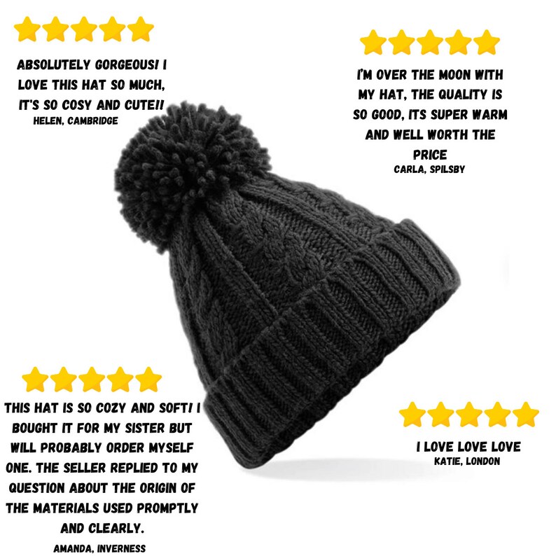Peut inclure: Un bonnet en tricot noir avec un gros pompon sur le dessus. Le bonnet est en tissu &eacute;pais &agrave; c&ocirc;tes. Le bonnet est pr&eacute;sent&eacute; sur un fond blanc.