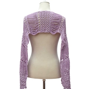 luxuriöses Frühlings- und Sommeraccessoire aus reiner Maulbeerseide
veilchenlila
das besonders elastisch und federnd ist we gewirkte Perlenschnüre fällt
20 er Jahre Gatsby Look
165 x 23 cm