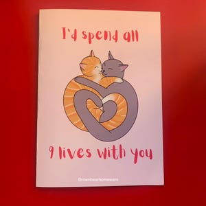 Jolie carte A5 d'anniversaire de chat câlin dessiné à la main