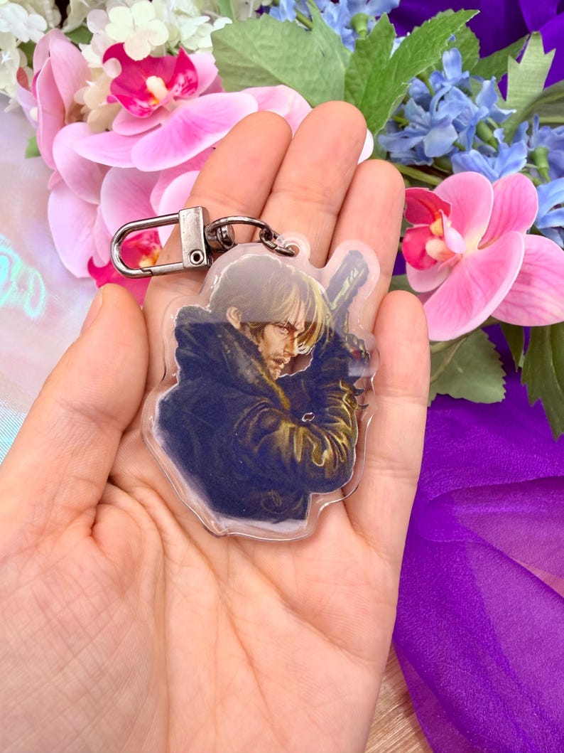Leon S. Kennedy Resident Evil Requiem Acrylic Charm – RE9 Keychain, Fan Art Keyring, Gift for Gamers