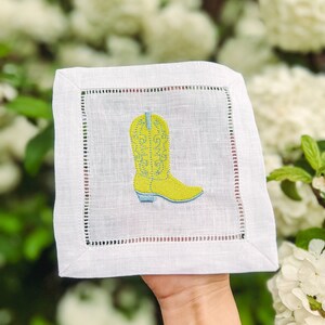 刺繍入りカウボーイ カクテル ナプキン | ミニマリスト カスタム名でパーソナライズ | ネオン カウガール バー カート | サーティー ワン サンデー