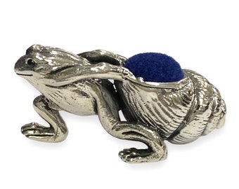 Victorian Style Collectable Frog Pulling Shell with Emerald Eyes Pin Cushion 925 Sterling Silver Sewing Needle