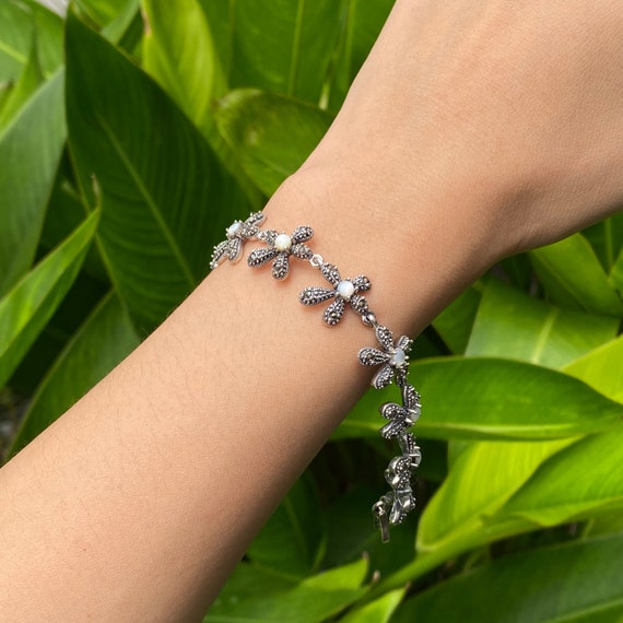 Mother of pearl flower bracelet deals