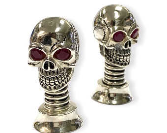 Morgue Sale Silver Skull head Salt & Pepper Shakers Set Mint Condition NEW 