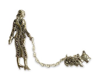 Broche femme de style art déco promenant un chien scottish avec pierres marcassites en argent sterling 925