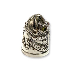 Victorian Style Frog with Peridot Eyes Sewing Thimble 925 Sterling Silver