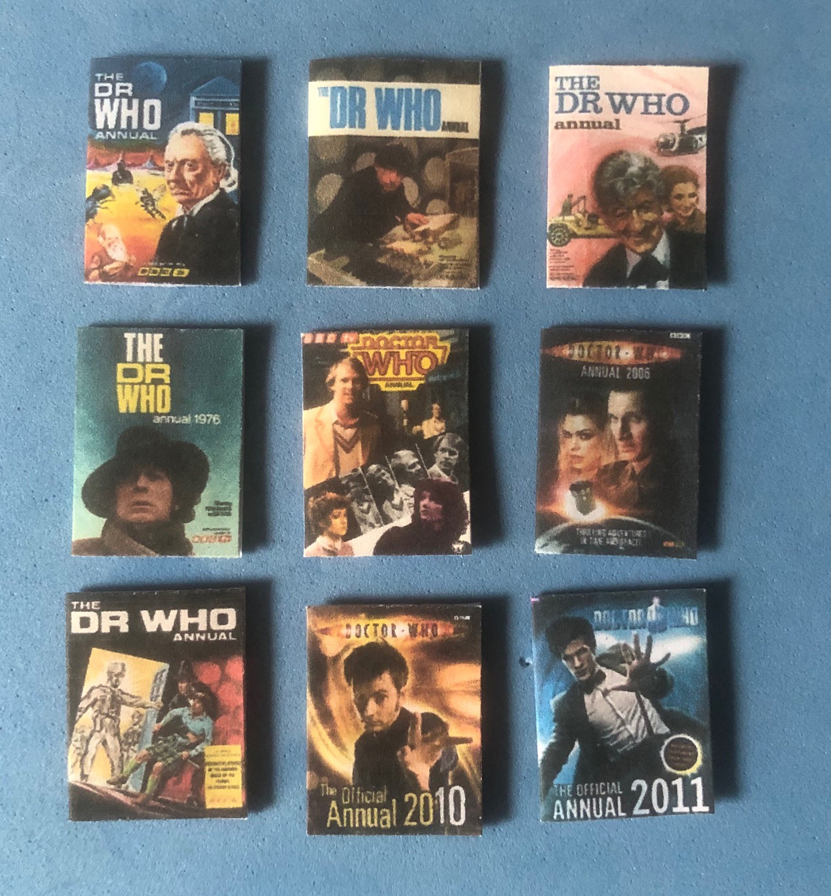 Accessori In Miniatura Per Casa Delle Bambole &ndash; Annuario Di Dr Who &ndash; Fatto A Mano