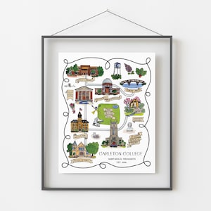 Puede incluir: Una impresión enmarcada con un mapa ilustrado colorido del Carleton College en Northfield, Minnesota. El mapa incluye dibujos de edificios del campus, puntos de referencia y el nombre de la universidad. La impresión está en un marco negro.