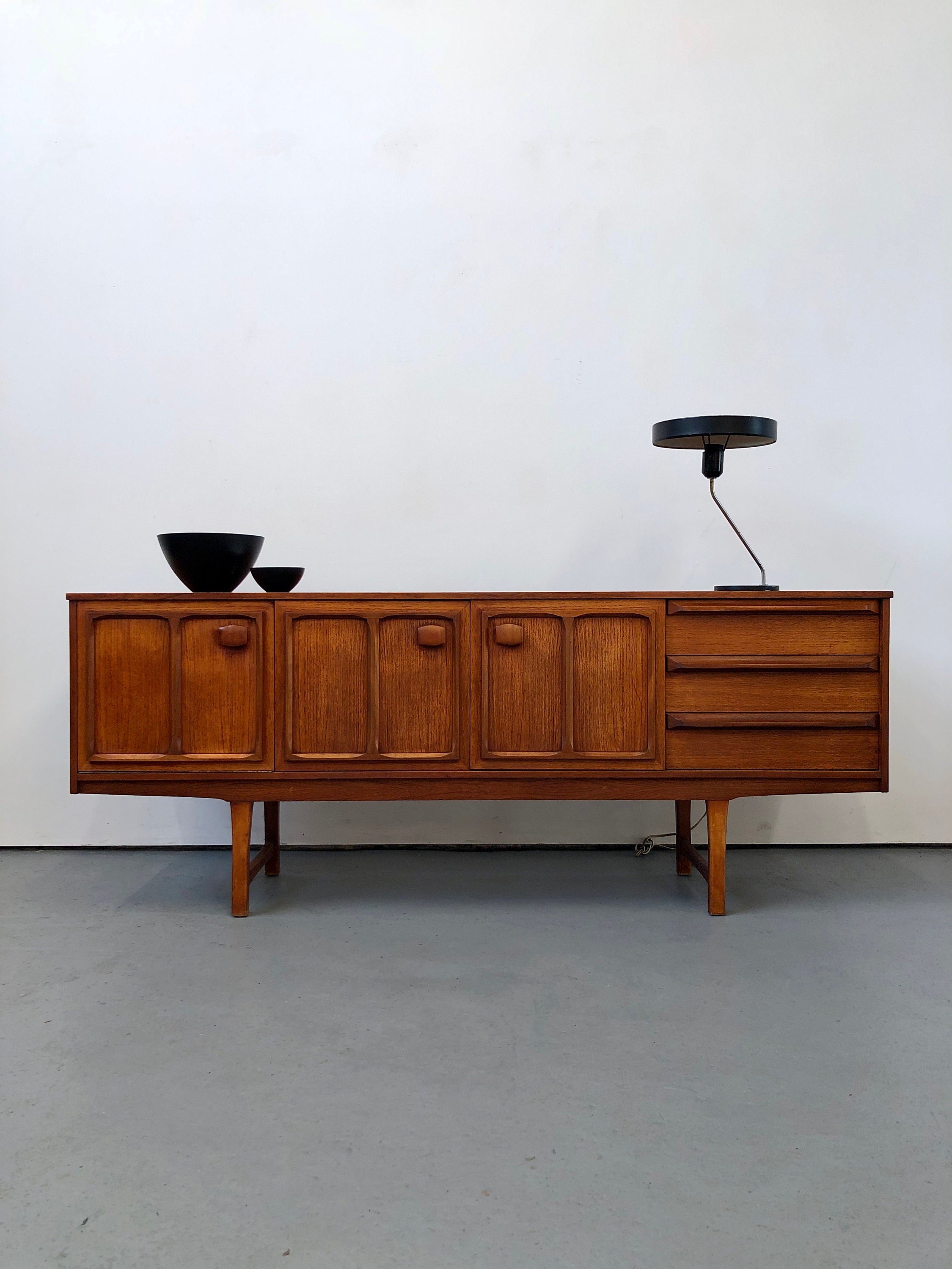 Stonehill furniture, 70’s Teak Sideboard Mid-Century English Teak Sideboard by Stonehill Furniture