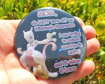 maman n'éteins pas mon | Bouton meme 2,25 po. | Bouton arrière à épingles kidcore nostalgiacore bizarre