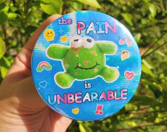 la douleur est insupportable | Bouton holographique de 2,25 pouces | bouton d'épingle meme drôle de clowncore kidcore