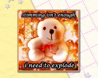 Stimuler n'est pas suffisant, j'ai besoin d'exploser 3" autocollant en vinyle | sticker goblincore toycore clowncore meme étrange
