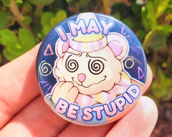 Je suis peut-être stupide 1,5" bouton meme | clowncore kidcore toycore oddcore pastel mignon doudou épingle à épingles