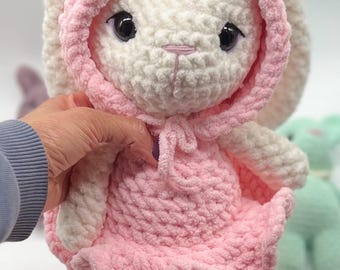 Pluszowy Króliczek Szydełkowy: Ręcznie Robiony Pluszowy Zwierzak z Kapturem