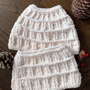 Crochet Pattern - Colonnade Messy Bun Hat - 4 sizes - 2 designs - Women Hat Beanie Ear Warmer Messy Bun - Bernat Velvet - PDF download