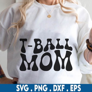 T-Ball Mamá Svg, T-Ball Svg, T-ball Mamá Fan Lover Svg, Amante de los Deportes Svg, T-Ball Mamá Svg, Wavy Stacked Svg, Svg Dxf Eps Png Silueta Cricut