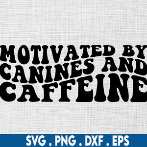 Gemotiveerd door hoektanden en cafeïne svg, hond moeder svg, puppy svg, hond gezegden svg, koffie liefhebber svg, hondenliefhebber svg, hond mama svg, bont mama svg