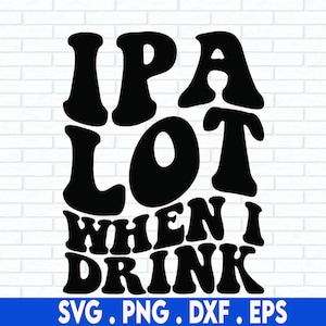 Könnte beinhalten: Schwarzweißes Grafikdesign mit dem Text "IPA LOT WHEN I DRINK" in einem Retro-Schriftart-Stil.
