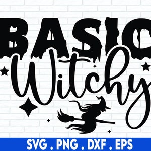 Può includere: Grafica in bianco e nero con il testo "Basic Witchy" e una silhouette di una strega che vola su una scopa. Il design include stelle e una forma di diamante.