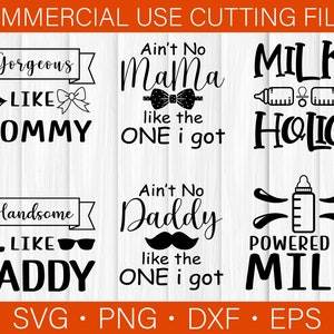 Puede incluir: Un conjunto de seis archivos de corte SVG en blanco y negro para una variedad de dise&ntilde;os. Los dise&ntilde;os incluyen "Gorgeous Like Mommy", "Ain't No Mama Like The One I Got", "Milk Holic", "Handsome Like Daddy", "Ain't No Daddy Like The One I Got", y "Powered By Milk".