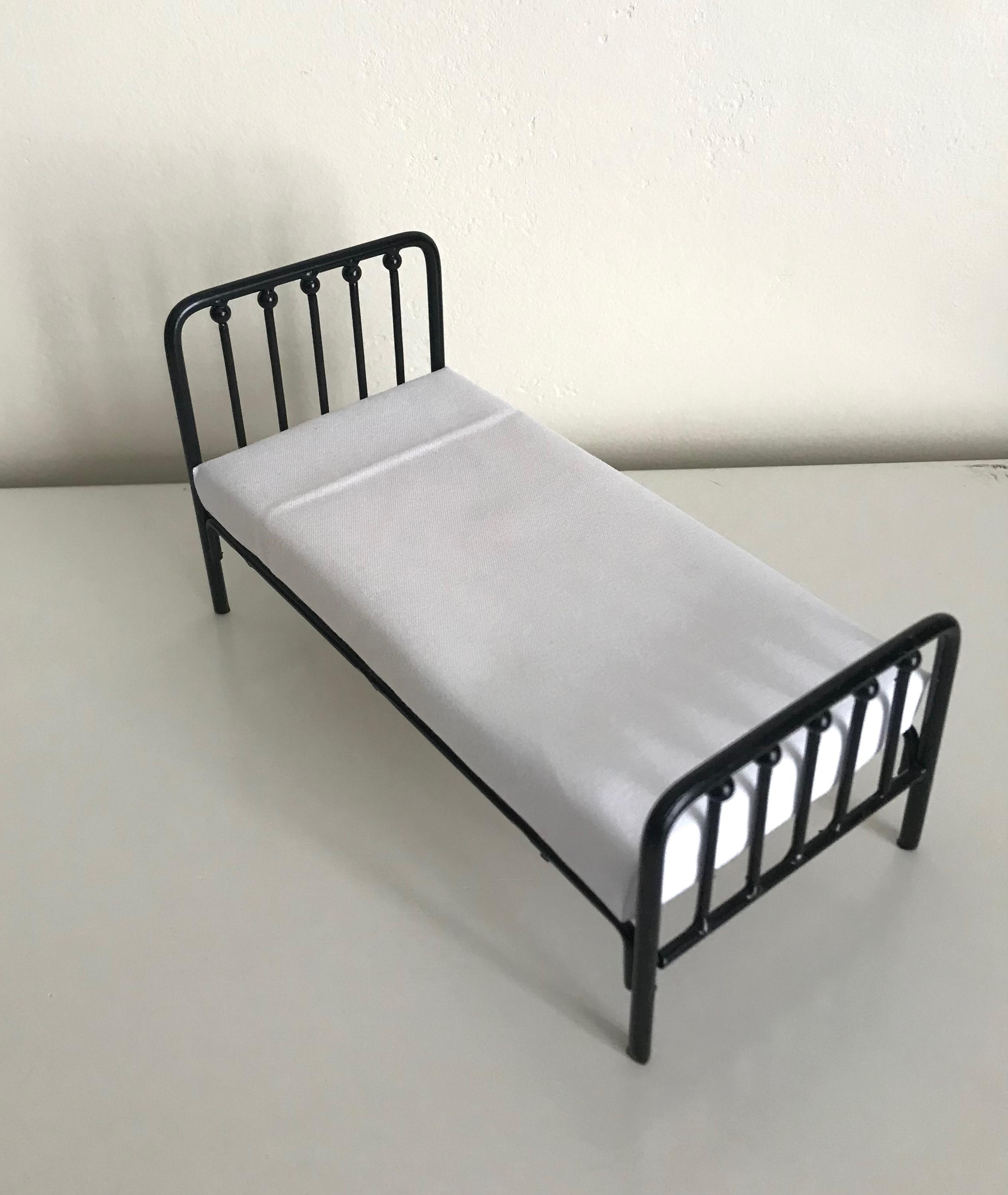 Miniature Dollhouse 1:12, Black Metal Twin Bed with Mattress, Bedroom Decor