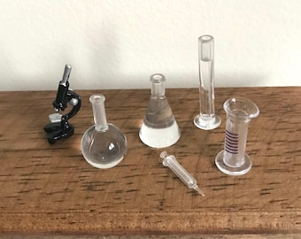 Mini Dollhouse Set of 6 Laboratory Clear Resin Beakers & Microscope