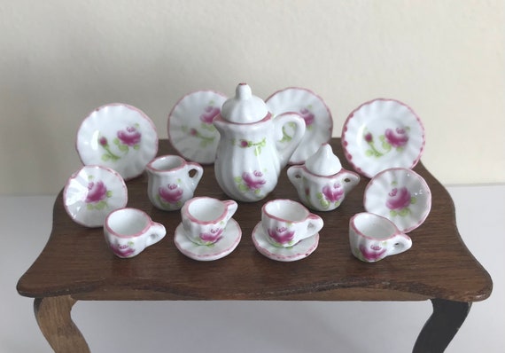 1:12 Scale White Ceramic Cherry Motif Teapot Dolls House Kitchen Drink Accessory 