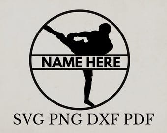 Könnte beinhalten: Schwarz-weiße Silhouette einer Person in einer Kampfkunstpose innerhalb eines Kreises mit dem Text "NAME HERE" in einem Banner am unteren Rand.