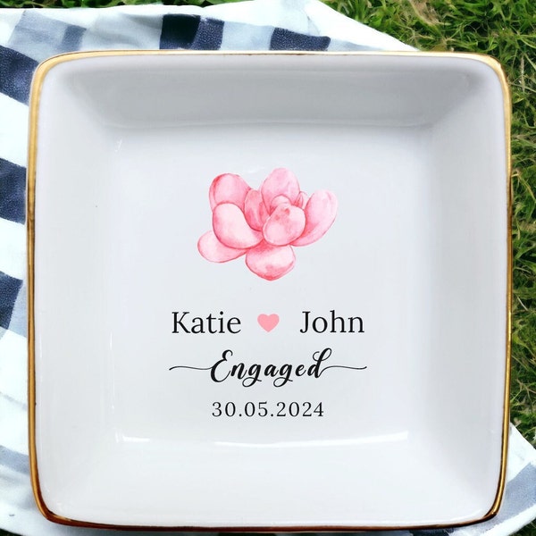 Succulent Engaged Personalized Ring Dish-Wedding Gift-Anniversary Gift-Newlywed Gift-Engagement Gift-Wedding Jewelry Dish Couples Gifts