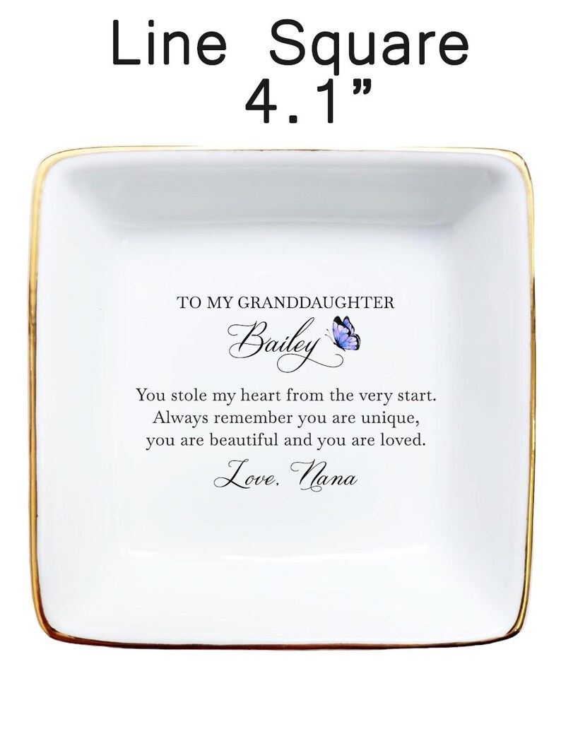 Puede incluir: Bandeja de cer&aacute;mica blanca para joyas con borde dorado. La bandeja presenta un dise&ntilde;o de mariposa y el texto "To my granddaughter Bailey You stole my heart from the very start. Always remember you are unique, you are beautiful and you are loved. Love. Nana". La bandeja mide 10,4 cm de lado.