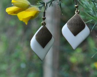 Earrings, hook, white enamelled diamond, bronze diamond print