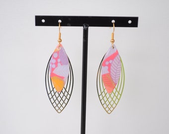 Boucles d'oreilles, crochet pendentif dorée et pièce de papier résiné