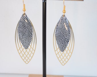 Boucles d'oreilles, crochet pendentif dorée et pièce de papier résiné