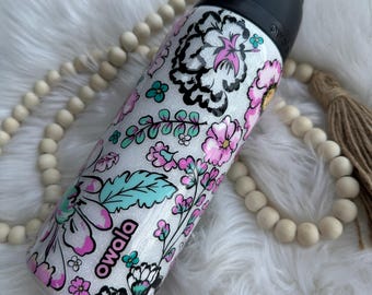 Botella de agua Owala Freesip con diseño floral personalizado. Hecha a medida.