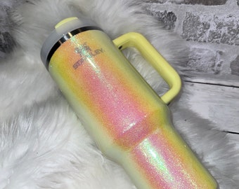 Auténtico vaso Pomelo Stanley de 1133 ml con purpurina iridiscente que cambia de color. Hecho a pedido.