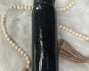 Custom owala dark dark freesip-waterfles met zwarte glitter. Op bestelling gemaakt