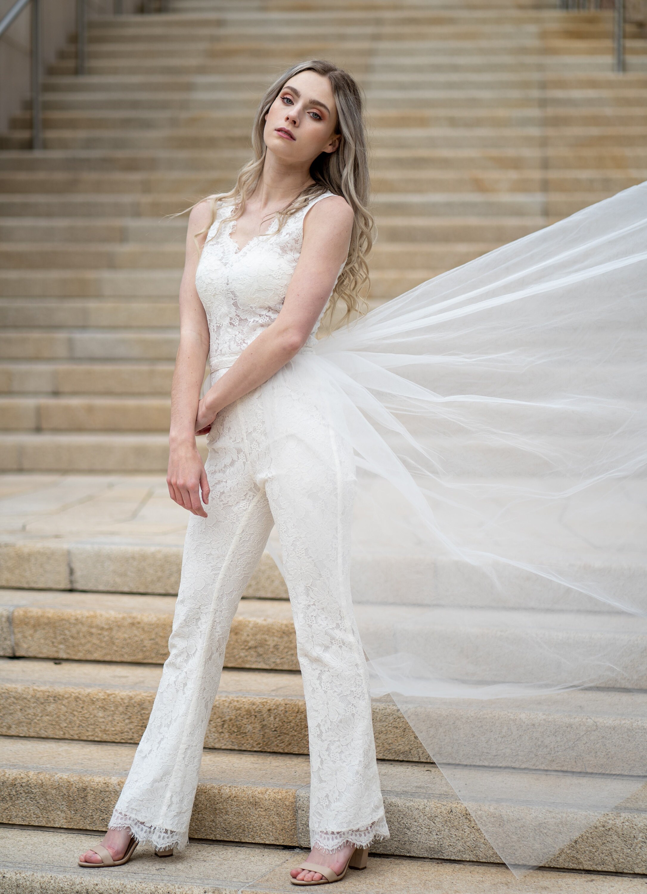 Weiße Spitze Hochzeit Jumpsuit mit Trail Etsy