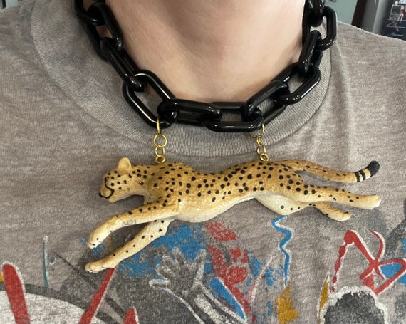 Chunky acrylic chain necklace deals