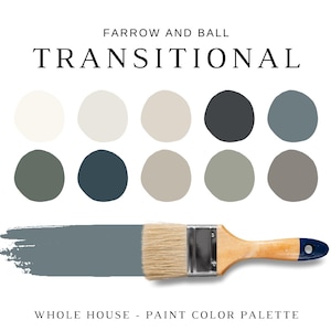 Op de afbeelding: Een kleurenpalet genaamd "Transitional" van Farrow and Ball. De afbeelding toont tien cirkelvormige kleurstalen in neutrale tinten, een penseelstreek van blauwgrijze verf en een penseel. De tekst onderaan luidt "Whole House - Paint Color Palette."