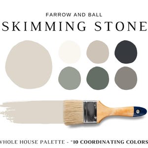 以下が含まれることがあります： 「SKIMMING STONE」という名前のカラーパレット。筆とペイント見本が描かれています。ベージュ、グレー、グリーンの10色のコーディネートカラーが表示されています。「WHOLE HOUSE PALETTE - 10 COORDINATING COLORS」というテキストも表示されています。