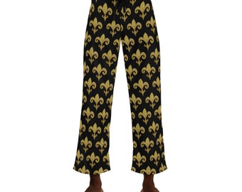 Flor de lis dorada Pantalones de pijama negros para hombre pijamas para hombre ropa de estar por casa. Pantalón de pijama para hombre (AOP) Pijama de flor de lis.