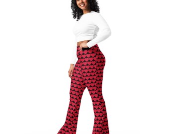 Leggings acampanados negros con corazones rojos de Valentinie