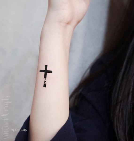 30 Wrist Tattoos Designs For Girls That Will Steal Your Heart | POPxo
