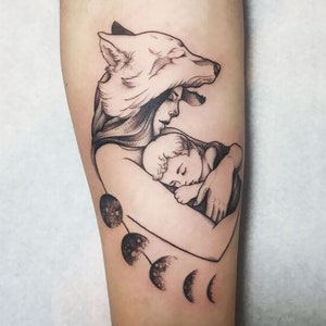 Mother Fake Tattoo - Wolves Mom Tattoo - Mom Temporary Tattoo - Mom with Moon Sticker - Minimalist Tattoo Design - Sleeping Baby Tattoo