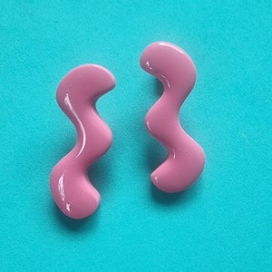 Pastel pink squiggle shaped earrings