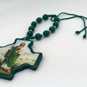 Cruz de san judas con la oración del chófer decoración para auto (Verde)