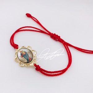 Pulsera roja con la Virgen del rosario