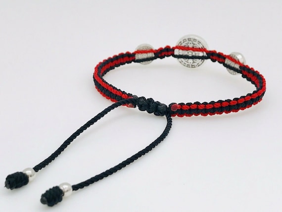 Creo que estoy enfermo con tiempo Comedia de enredo Pulsera Roja Y Negra Con Medalla De San Benito Para Protección - Etsy España